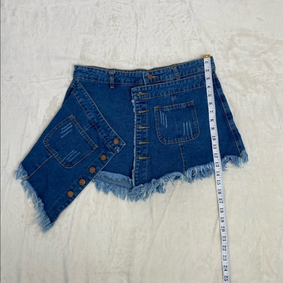NWT Buttoned Front Pocket Patched Raw Hem Denim Skort (Size XL) - Picture 5 of 8